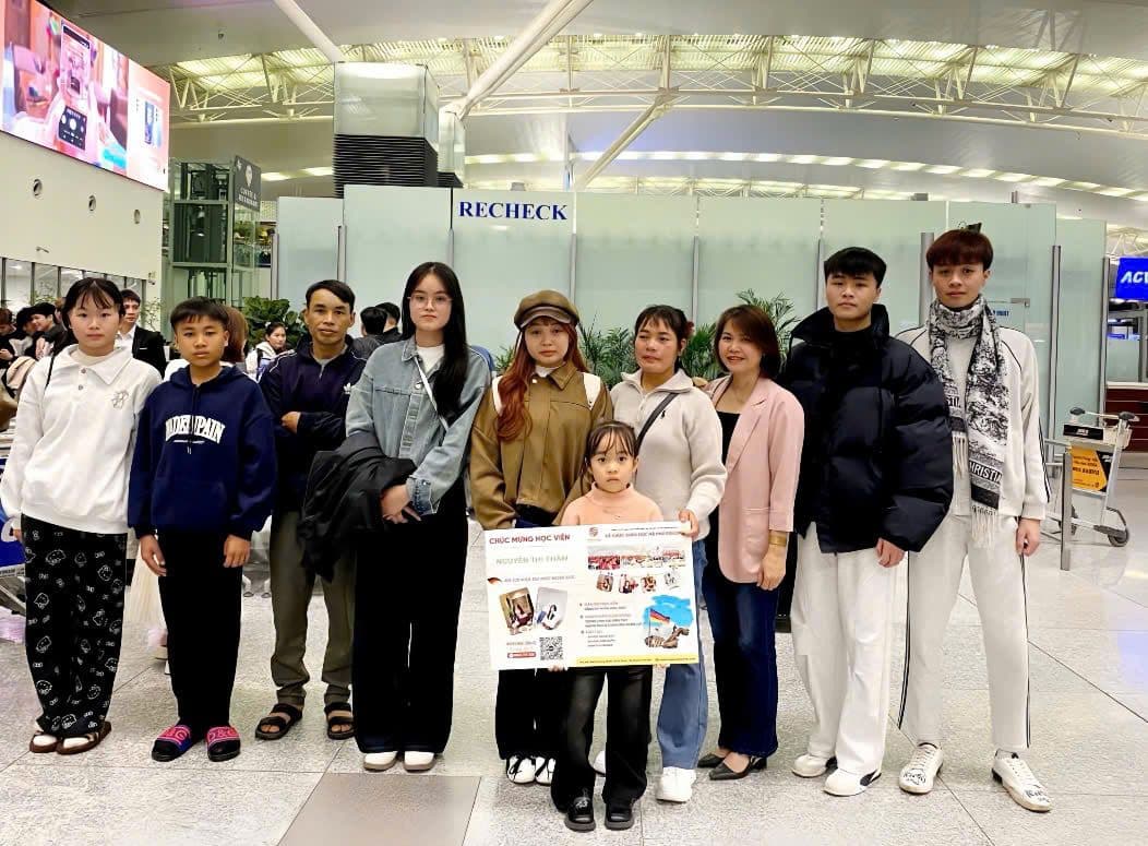 Tối ngày 1/2, đại diện Hà Phú Edulink đã có mặt tại sân bay để tiễn bay học viên Nguyễn Thị Thắm sang CHLB Đức 