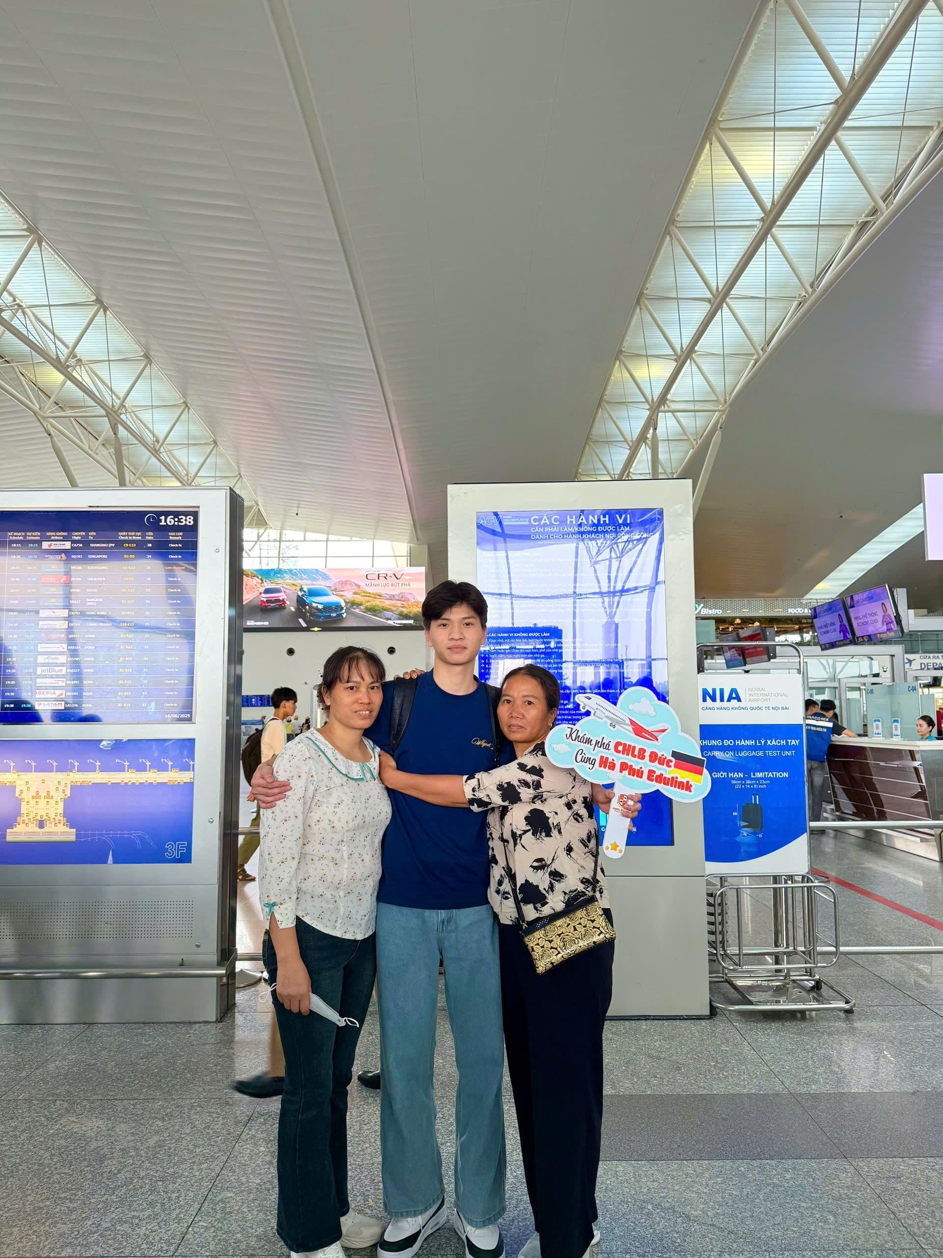 Ngay từ những ngày đầu đăng ký chương trình tại Hà Phú, Huy và Việt Đức đã thể hiện tinh thần nghiêm túc và mục tiêu rõ ràng cho tương lai.