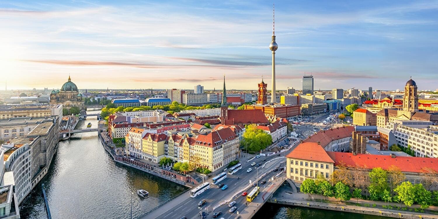 Berlin là trung tâm kinh tế, văn hóa, chính trị của nước Đức.