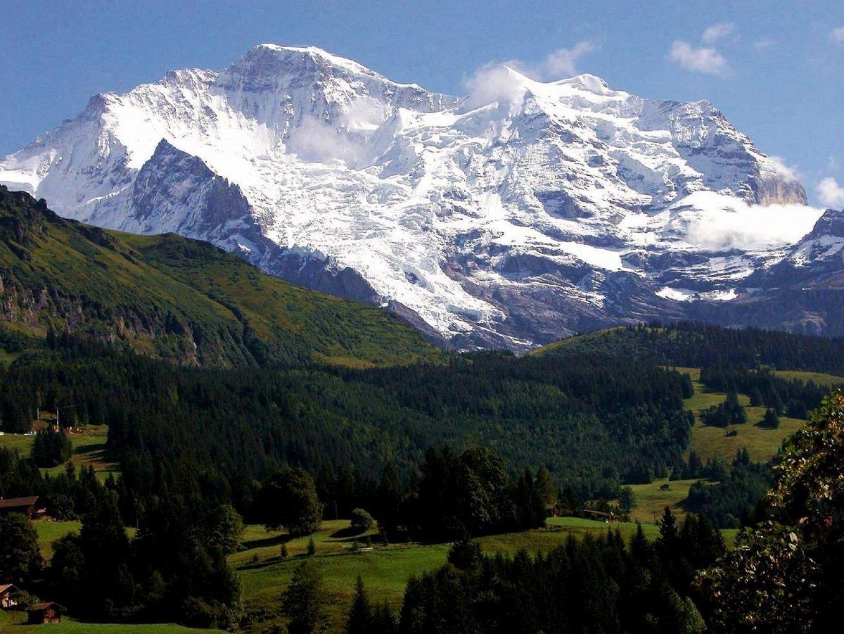 Dãy núi Alps là một dãy núi lớn nằm ở châu Âu