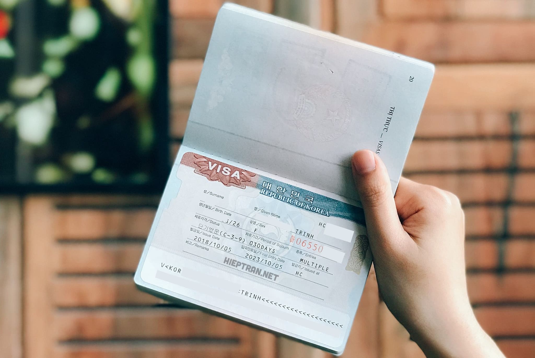 Việc chuẩn bị các giấy tờ đi du học Hàn Quốc là bước quan trọng và không thể thiếu đối với mọi bạn học sinh mong muốn khám phá con đường học tập tại đất nước này