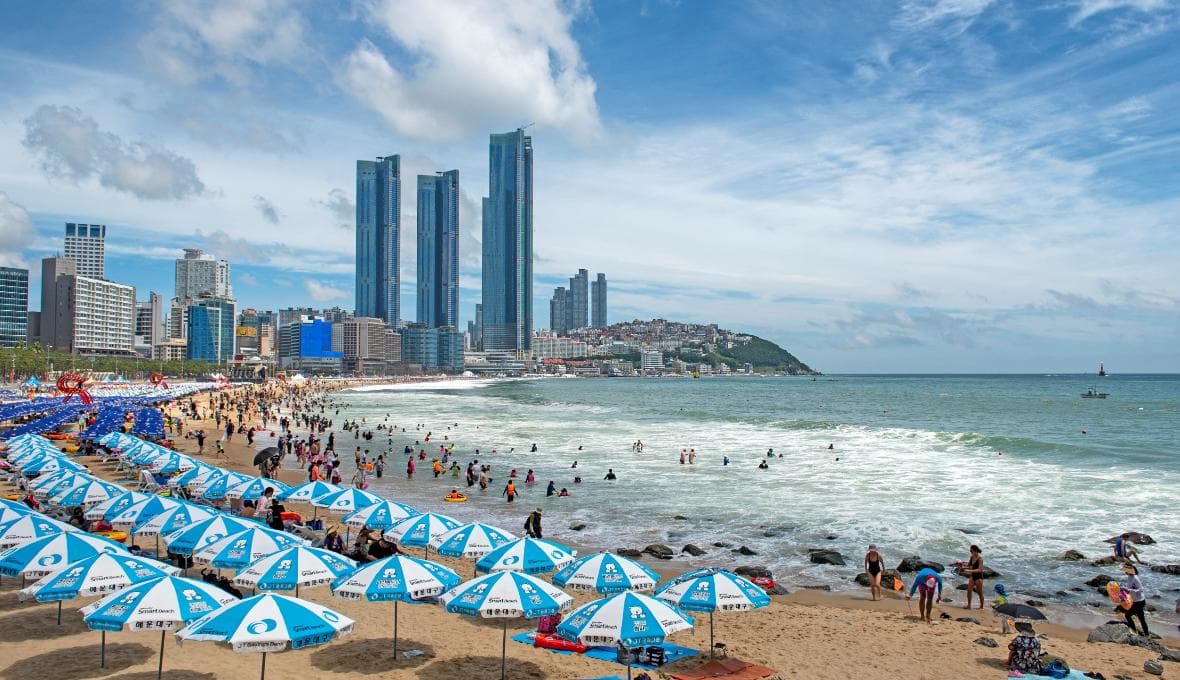 Haeundae Beach là một trong những bãi biển nổi tiếng nhất của Hàn Quốc.