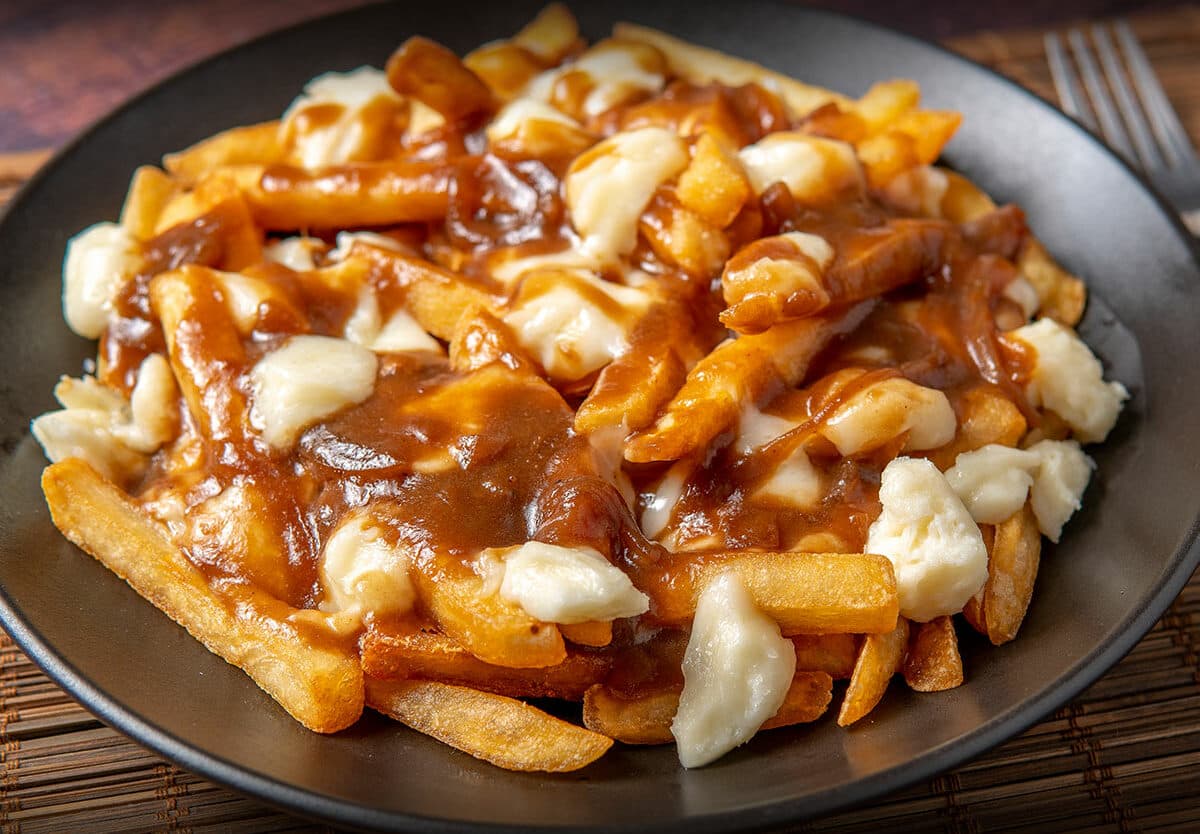 Poutine - món ăn của những tín đồ khoai tây và phô mai.