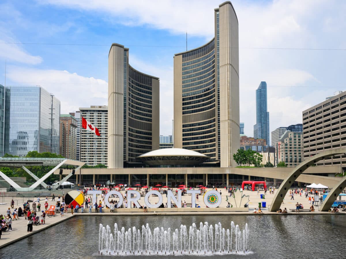 Toronto - thành phố lớn nhất Canada.