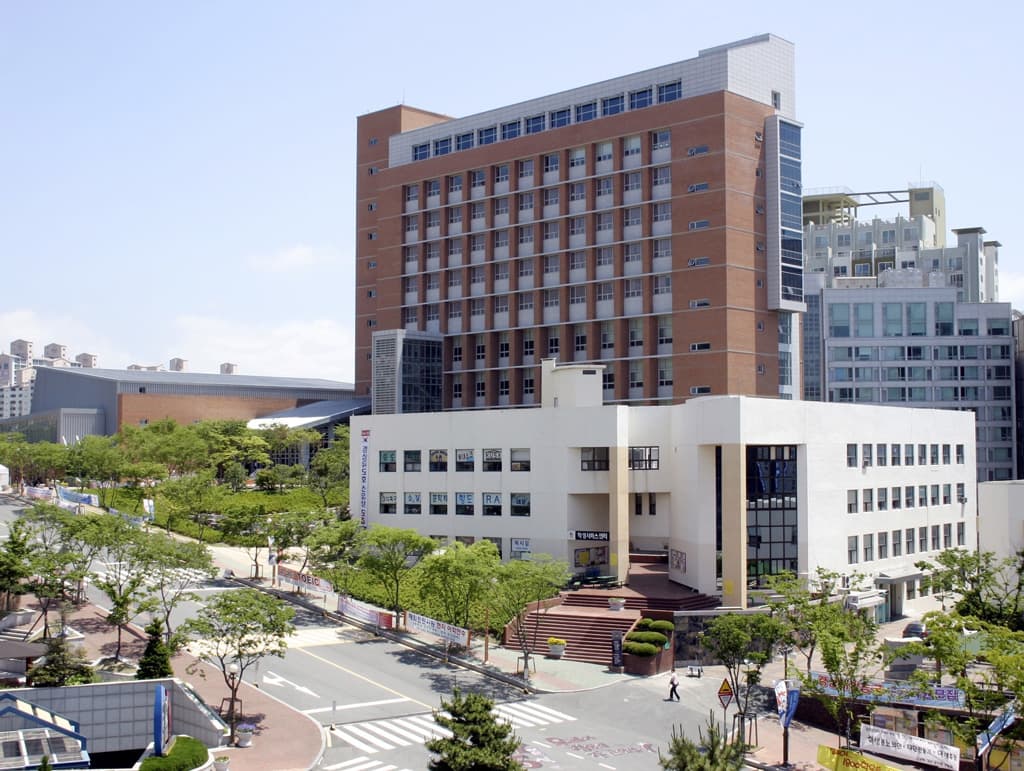 Trường cao đẳng Busan Kyungsang nổi tiếng là một trong những cơ sở giáo dục uy tín và chất lượng nhất trong thành phố