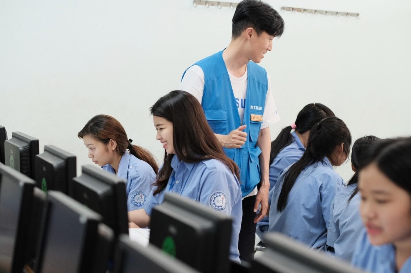 Trong thời đại công nghệ 4.0 ngày càng phát triển, ngành IT giữ vai trò quan trọng trong việc thúc đẩy một nền kinh tế thịnh vượng và hiện đại.