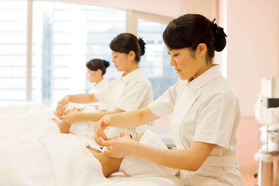 Du học nghề tại Hàn Quốc là một hình thức đào tạo chuyên sâu trong một lĩnh vực ngành nghề cụ thể, bao gồm cả lý thuyết và thực hành