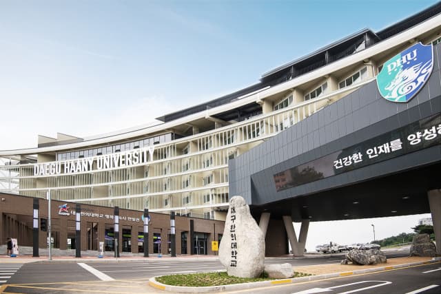 Đại học Daegu Haany nổi bật với lĩnh vực chuyên sâu về công nghệ sinh học, y học và vật trị liệu tại Hàn Quốc.