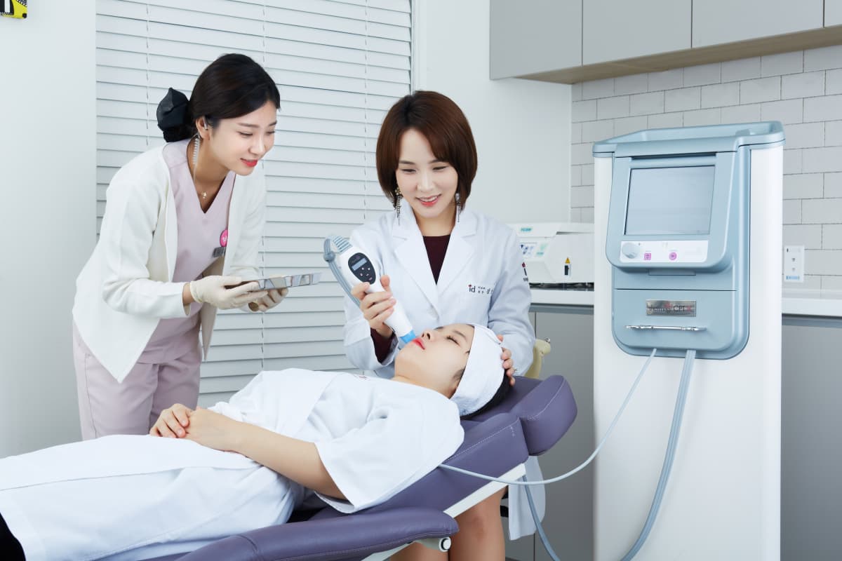 Ngành làm đẹp và thẩm mỹ là một trong những ngành nghề phát triển mạnh mẽ tại Hàn Quốc