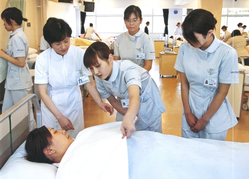 Hàn Quốc, với sự phát triển của mình, đặc biệt chú trọng vào lĩnh vực y tế và chăm sóc sức khỏe.