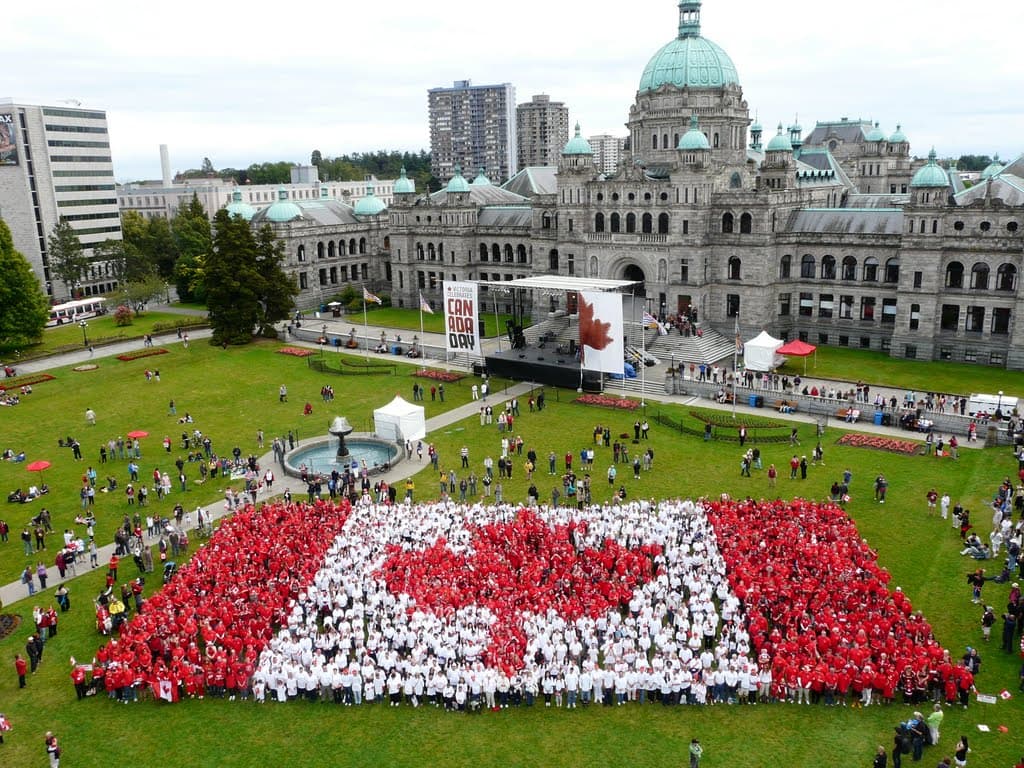 Canada là một quốc gia đa dạng về văn hóa và tự nhiên, điều này phản ánh rõ trong phong cách sống của người dân nơi đây.