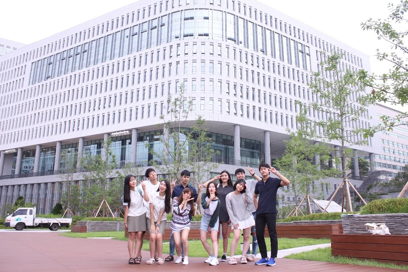 Đây là chương trình chính quy của giáo dục Hàn Quốc, chương trình học kéo dài tối đa 03 năm. 