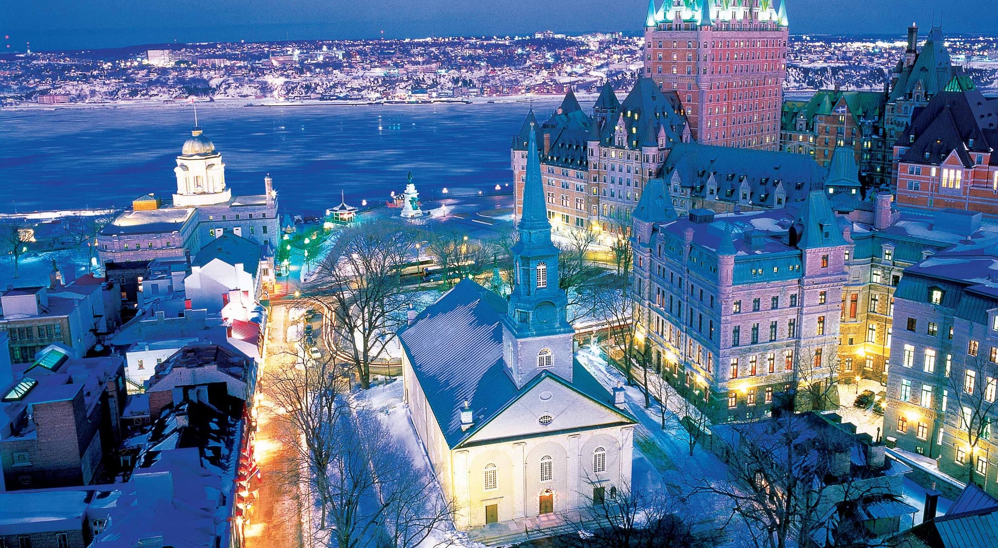 Không chỉ có kiến trúc lịch sử, Old Quebec còn nổi tiếng với văn hóa và nghệ thuật.