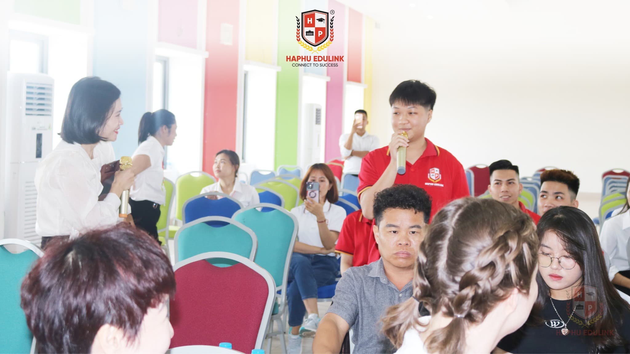 Các bạn học viên giao, chia sẻ cảm nghĩ khi tham gia chương trình du học nghề Đức tại Hà Phú Edulink