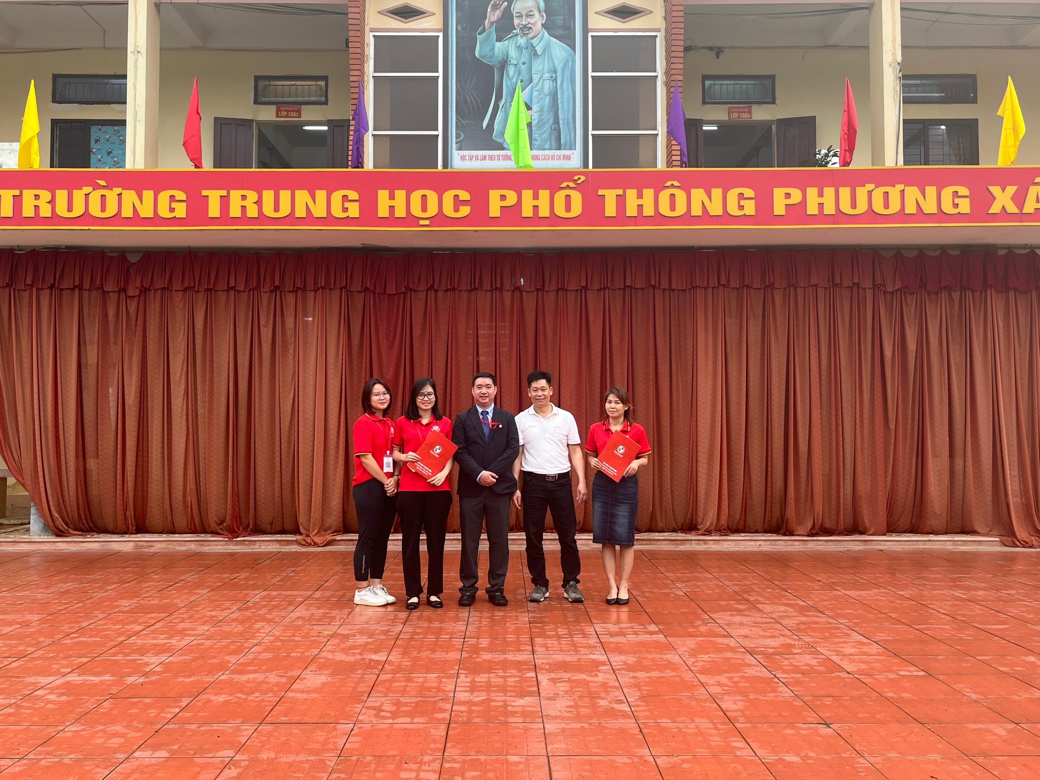 Đội ngũ Hà Phú Edulink có mặt tại THPT Phương Xá thực hiện chương trình hướng nghiệp du học nghề Đức.