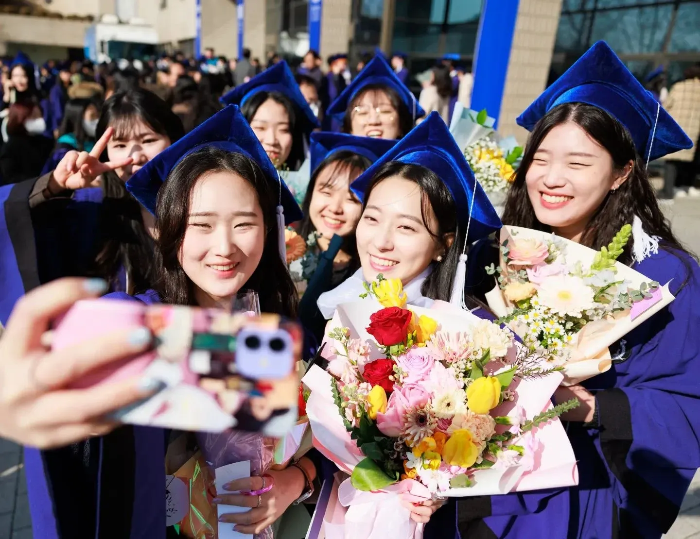 Chương trình tiếng Anh được thiết kế dành cho những sinh viên có thể không cần thành thạo tiếng Hàn nhưng vẫn muốn trải nghiệm những lợi ích của việc học tập tại Hàn Quốc. 