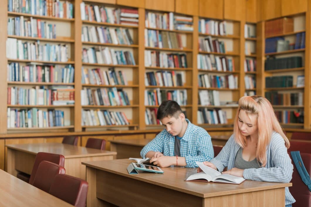 Du học nghề và đại học đều có đặc điểm riêng.