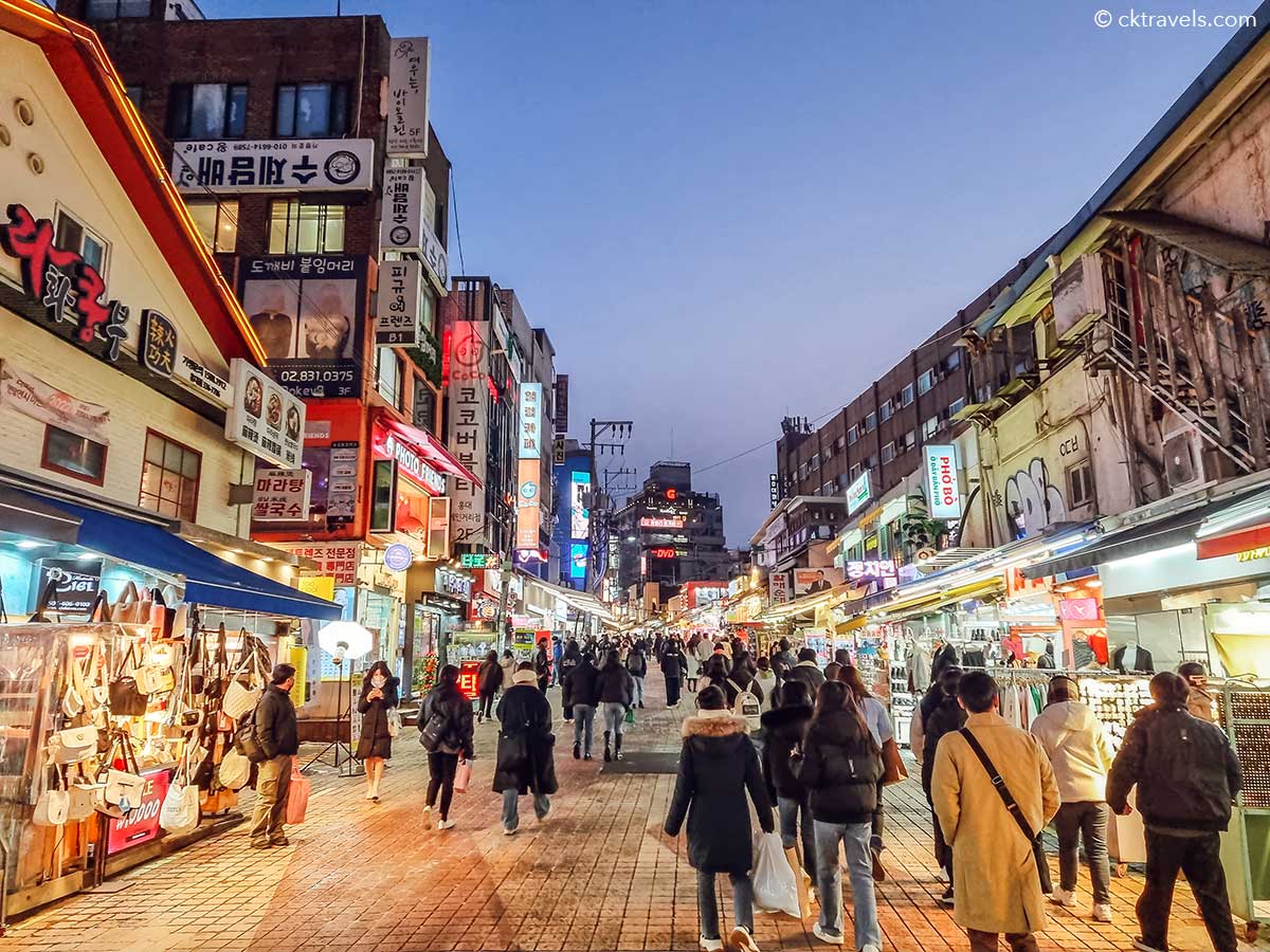 Hongdae là điểm đến lý tưởng cho những ai muốn  trải nghiệm cuộc sống về đêm sôi động của Seoul.