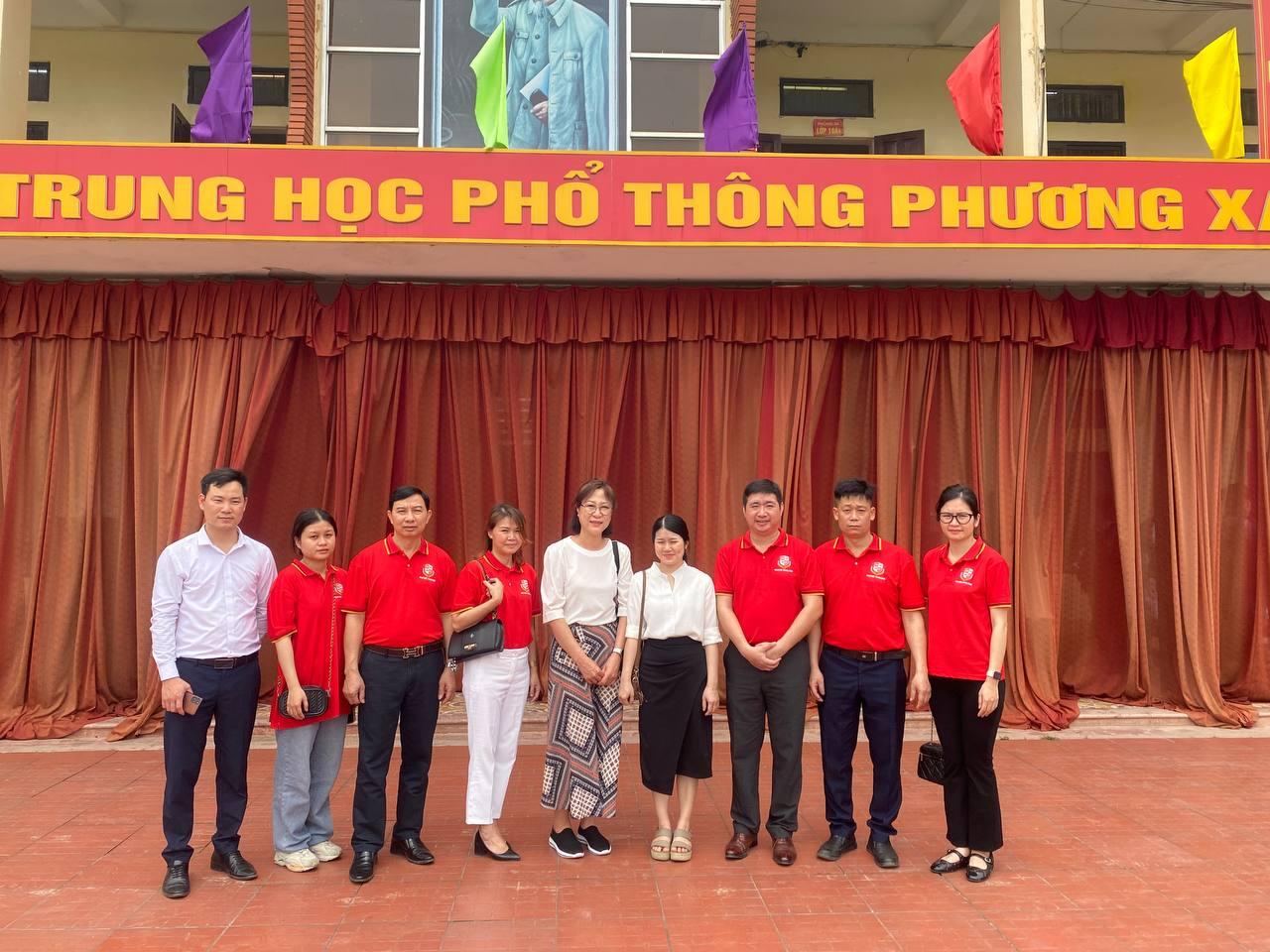 Đoàn tư vấn tuyển sinh - hướng nghiệp của Hà Phú Edulink tại trường THPT Trung Giáp.