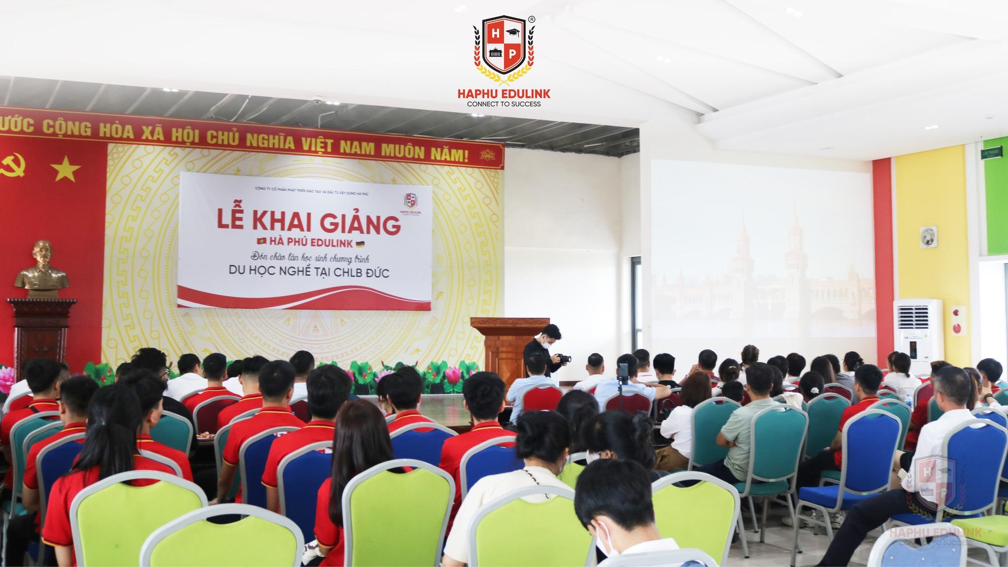 Không khí khai giảng khóa HP.CHLBĐ.02 tại Hà Phú Edulink