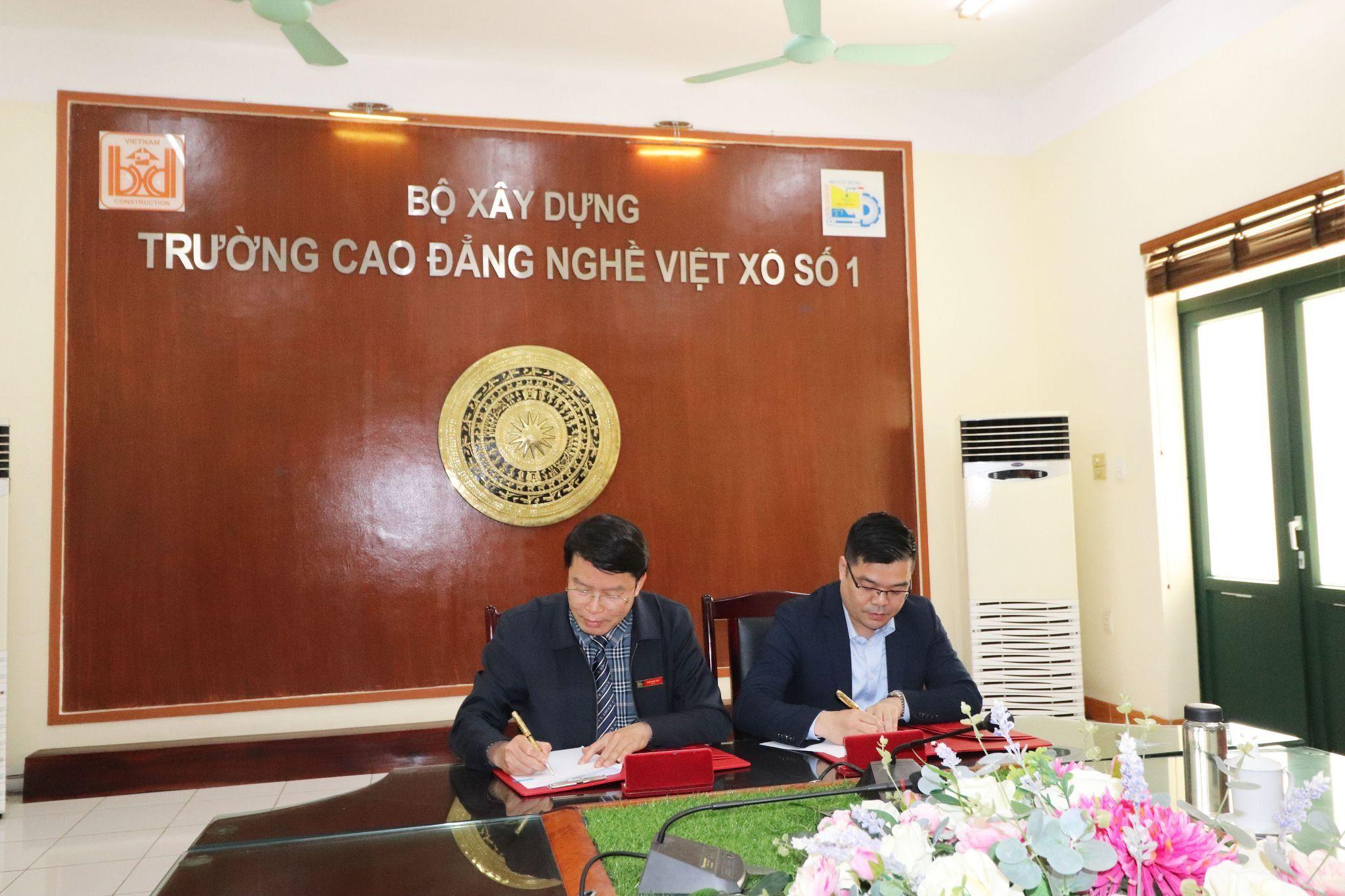 Hai bên thực hiện ký kết hợp tác trong lĩnh vực du học nghề và chuyển đổi bằng tại Đức.