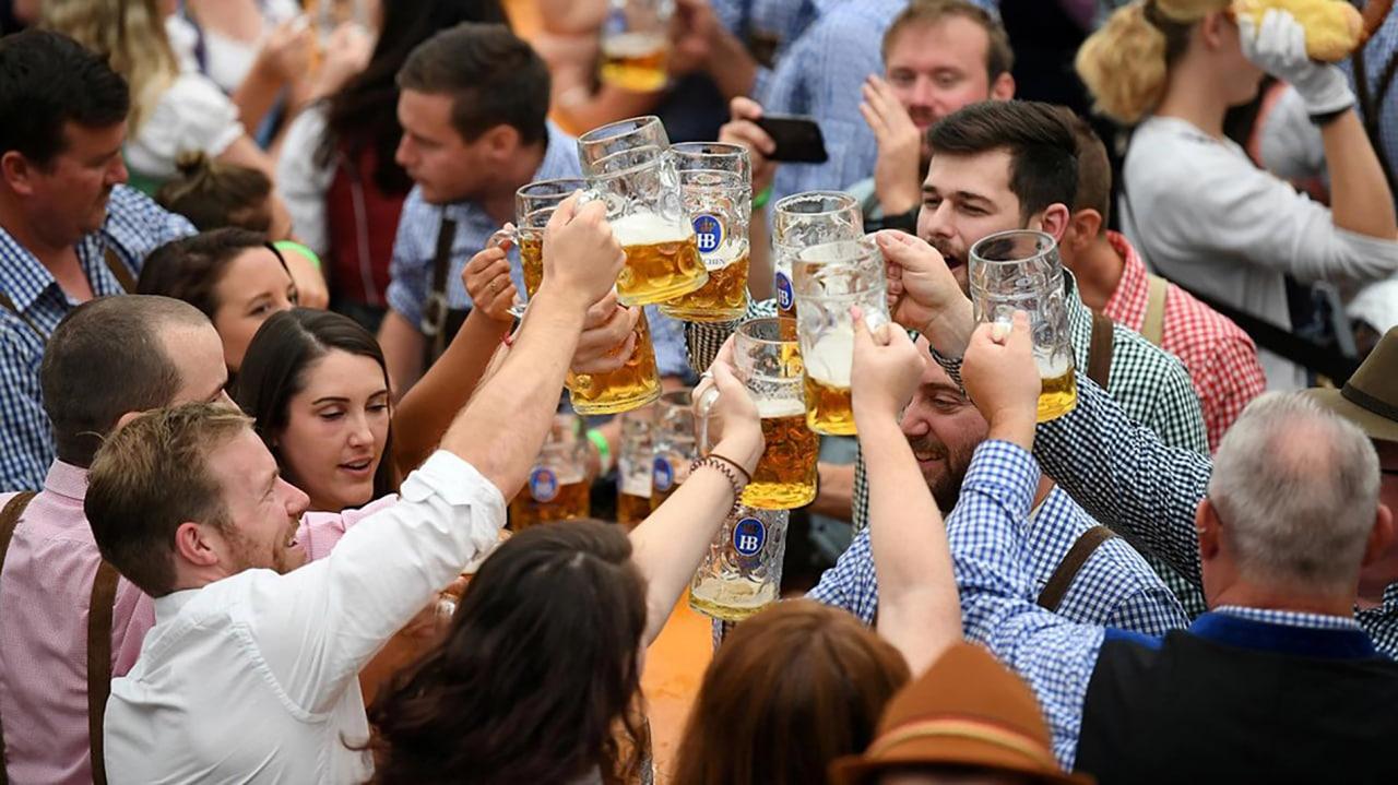 Đến với Oktoberfest để thưởng thức nhiều loại bia ngon ở Đức