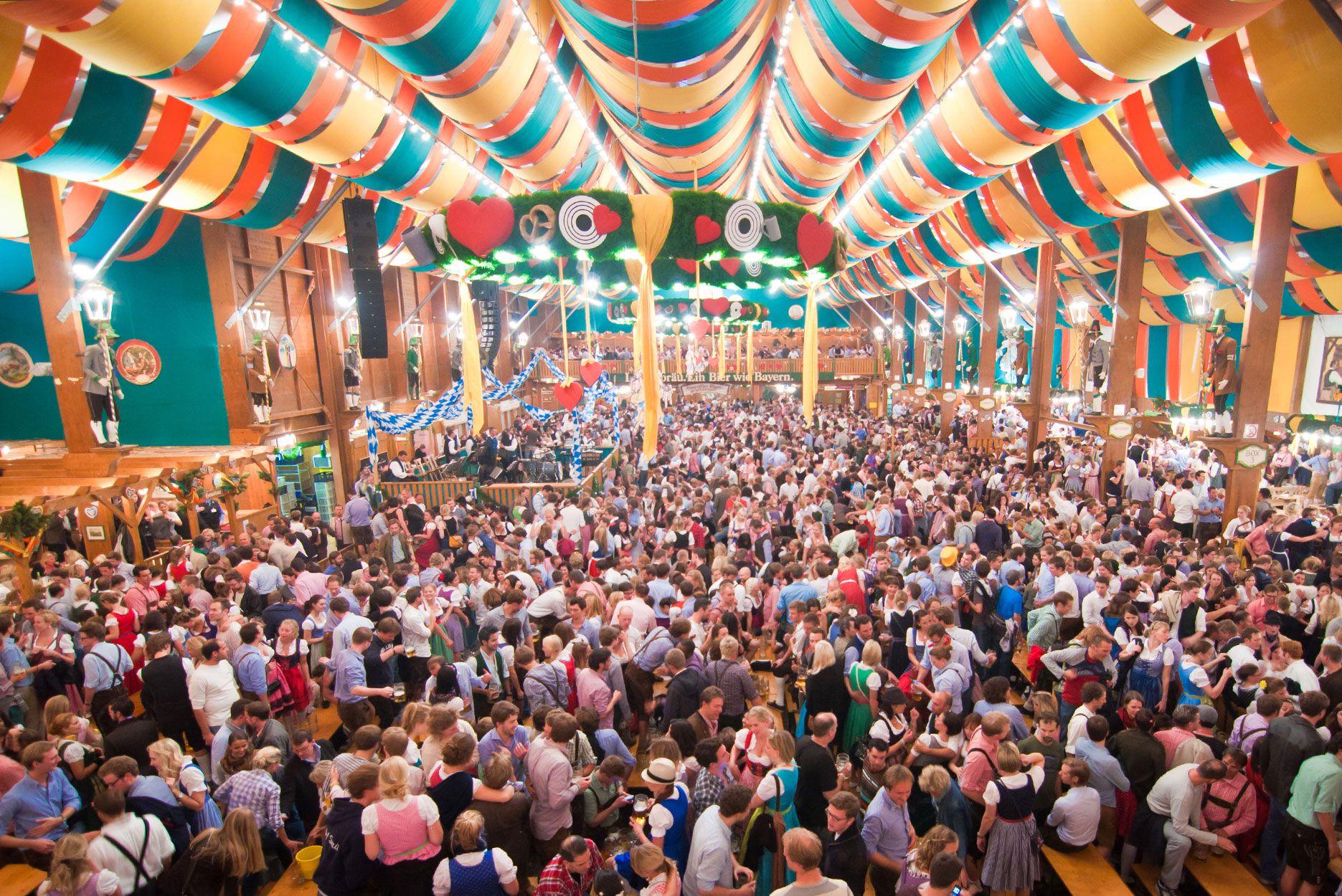 Lễ hội bia Oktoberfest thu hút hàng ngàn du khách mỗi năm