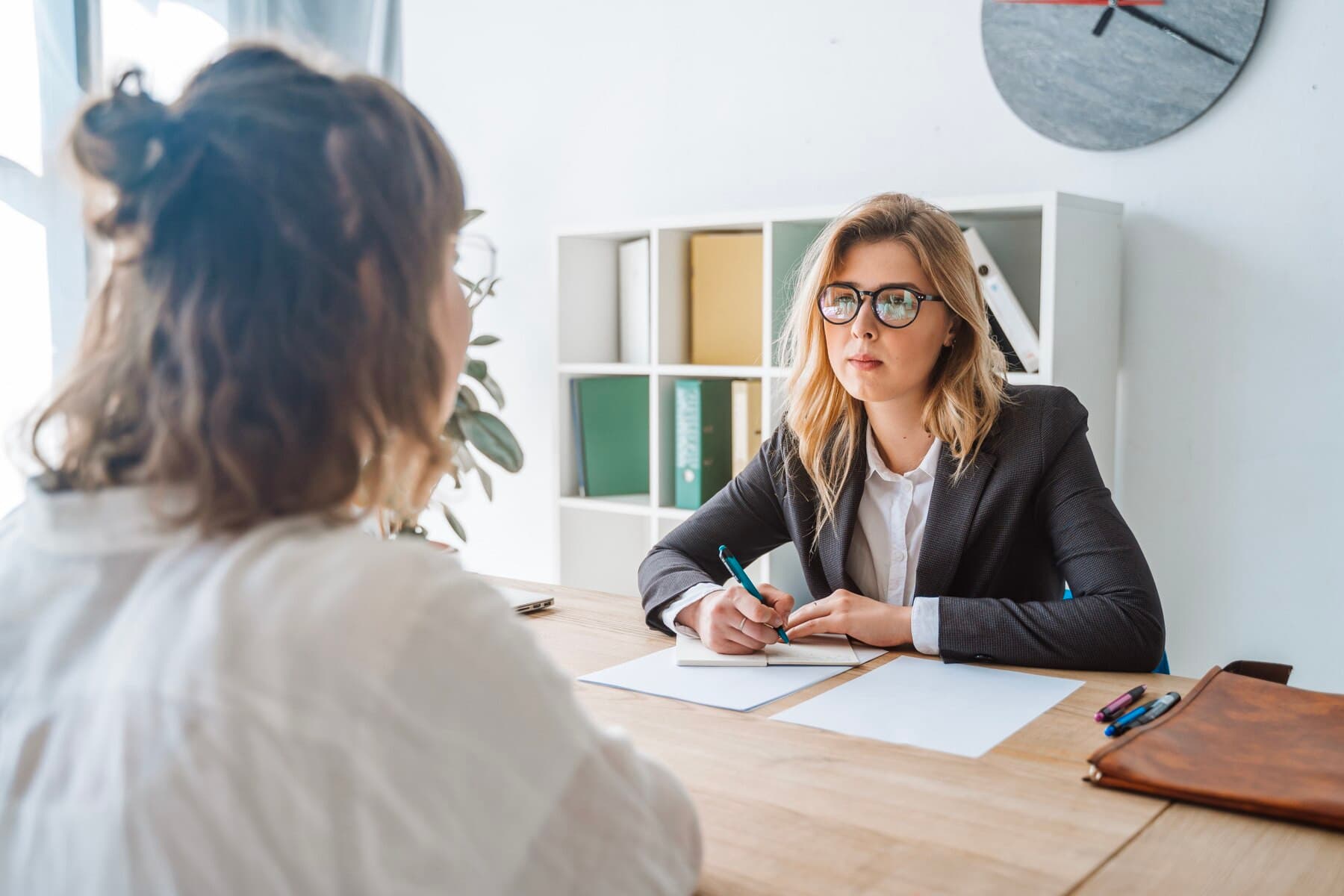 Bạn cần chuẩn bị trước các câu hỏi và câu trả lời tương ứng để không bị lúng túng khi phỏng vấn