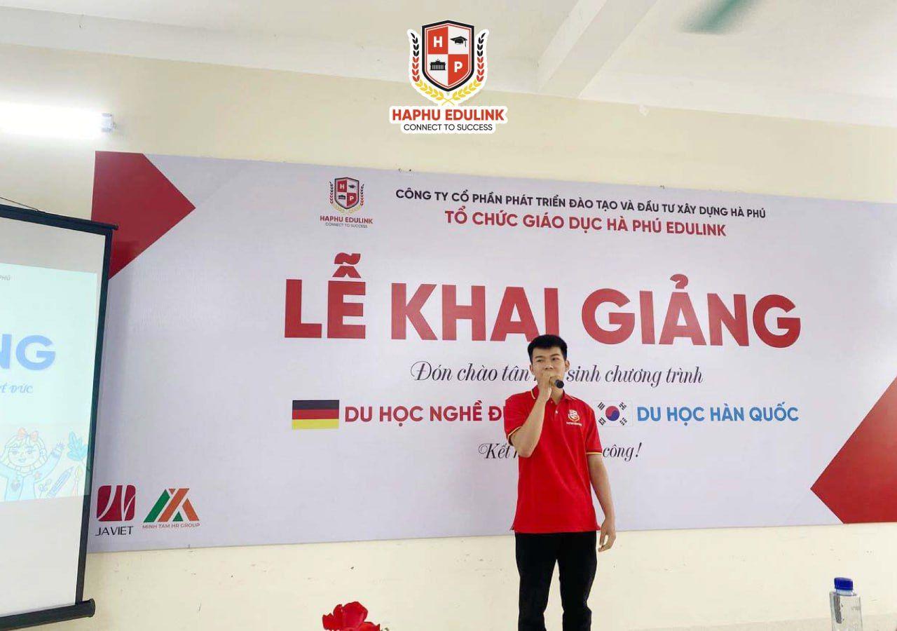 Trong buổi lễ khai giảng, học viên chương trình du học nghề Đức - Trần Đức Dũng đã có những lời chia sẻ sau quá trình học tập 1 năm tại trung tâm