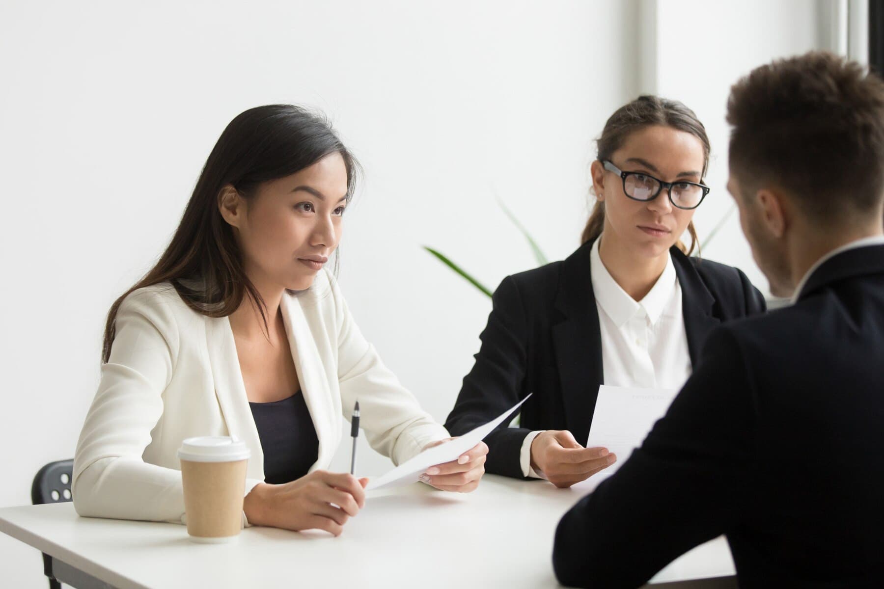 Phỏng vấn xin visa là một trong những bước quyết định bạn có thành công xin visa học nghề tại Đức hay không.