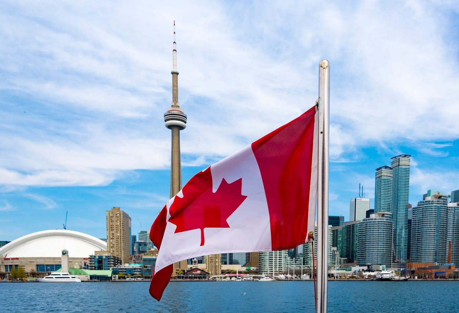 Canada là một trong ít quốc gia hợp pháp hóa hôn nhân đồng giới. 