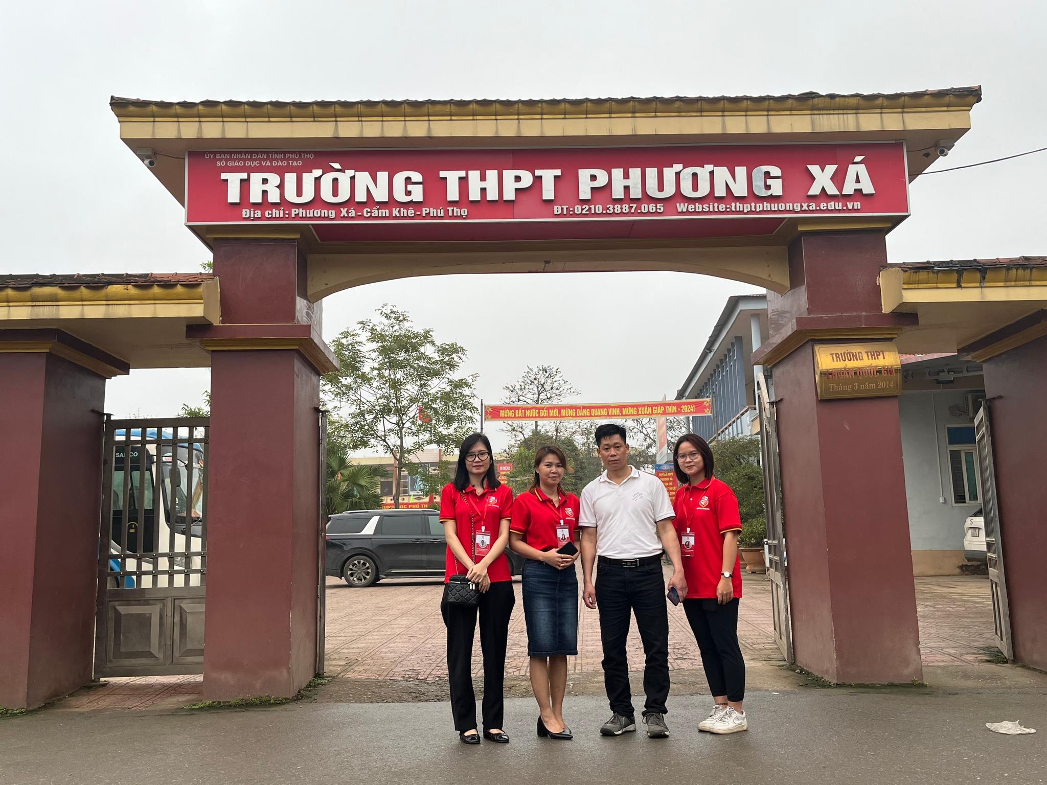 Đội ngũ Hà Phú Edulink có mặt tại THPT Phương Xá thực hiện chương trình hướng nghiệp du học Hàn Quốc.