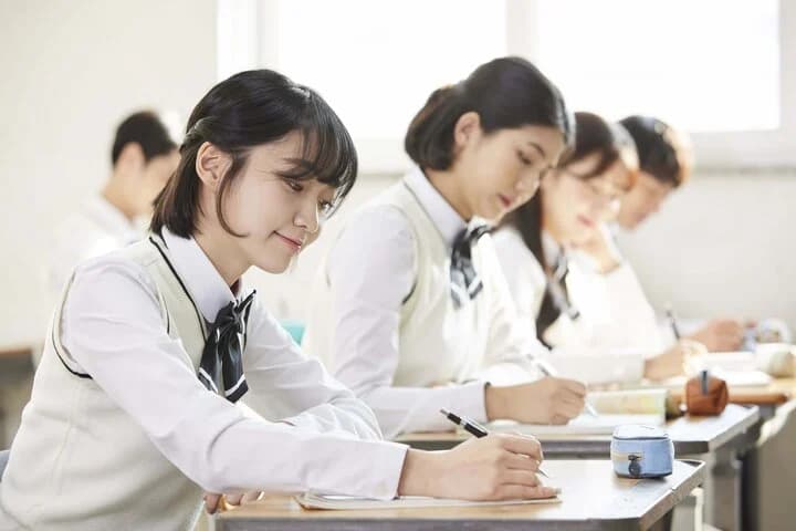 Độ tuổi của sinh viên tại các trường đại học ở Hàn Quốc thường khá trẻ